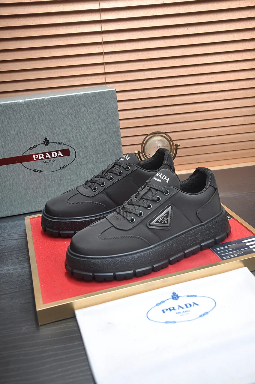 Men's shoes 💰580💶 [PRADA] Top original items, new seasonal styles, high-quality original items, top-grade high-mercerized cowhide combined with original breathable fabric + imported glue, imported stretch fabric inside with original cowhide feet, original thick outsole! Quality guaranteed! Code 38-45 (45 customized)
